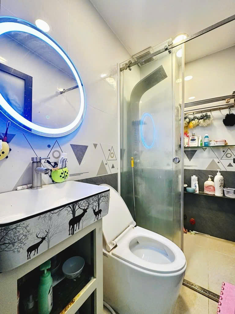 Chủ giảm Sâu Nhà Ngô Gia Tự, Quận 10, 5 tầng BTCT, 40m2, hẻm xe hơi, 7.x tỷ